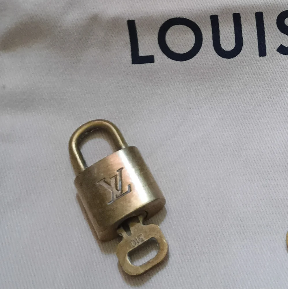 Authentic Louis Vuitton Lock & Key # 310 - Picture 10 of 11